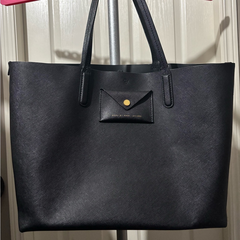 Marc Jacob’s leather tote bag